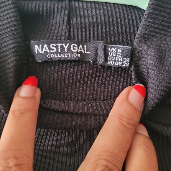 Long Sleeve Mock Neck Crop - Picture 2 of 3